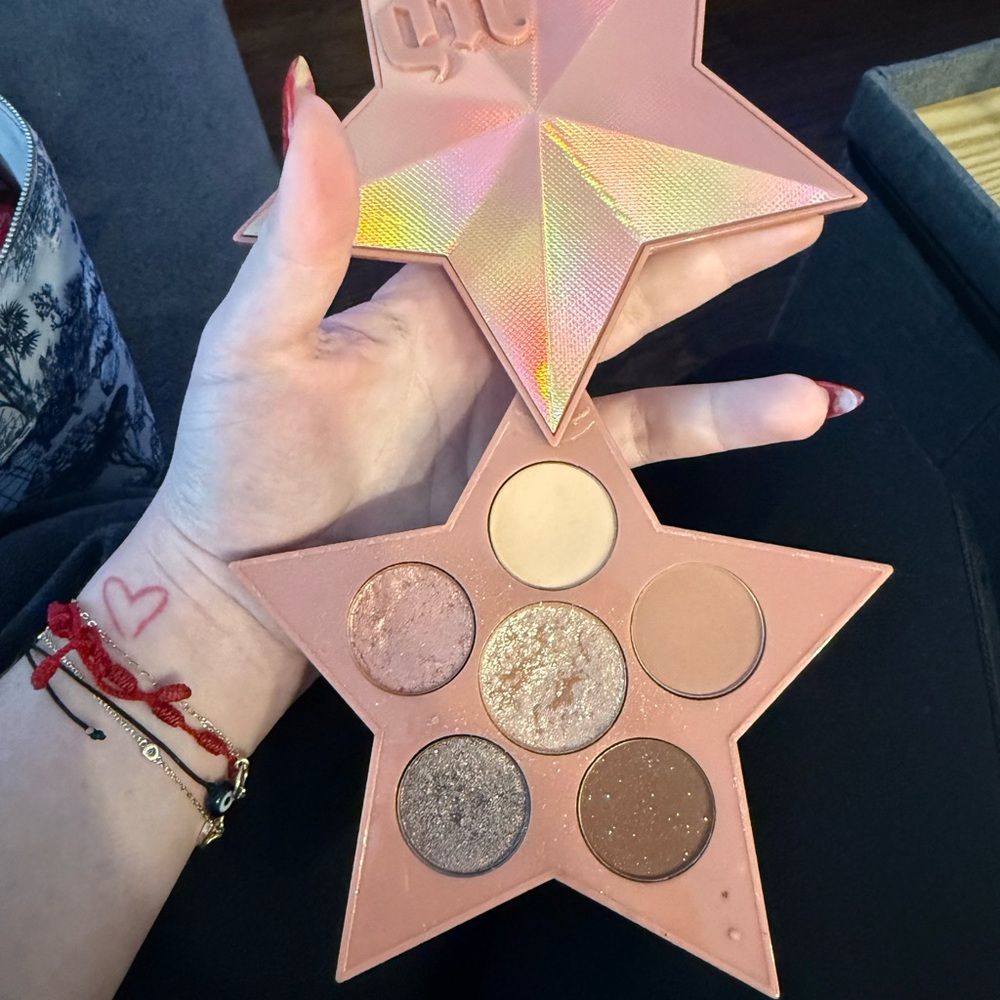 Urban decay Star-Shaped Eyeshadow Palette with Neutral Tones